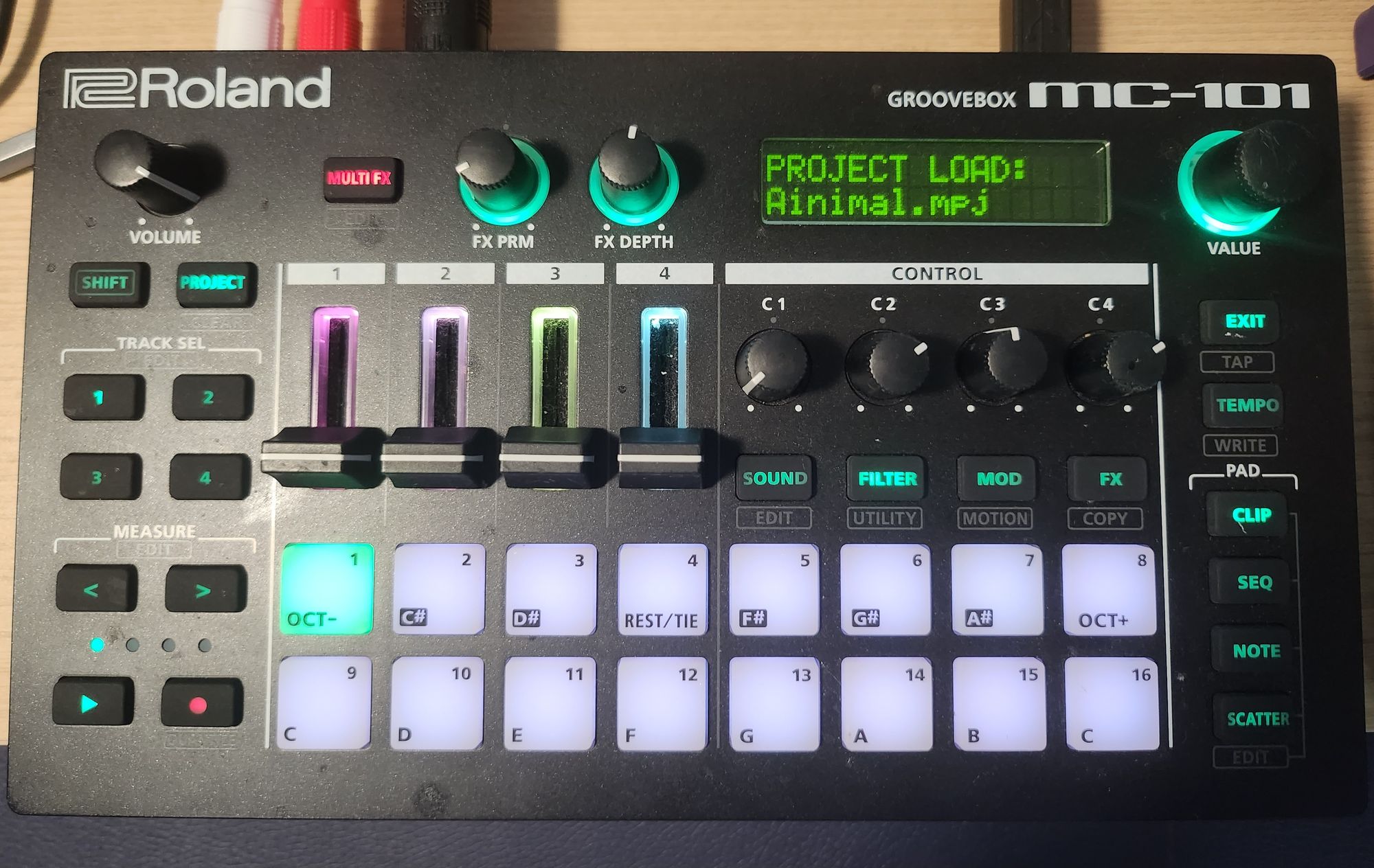 Roland MC-101 팔아요 | 중고악기 뮬