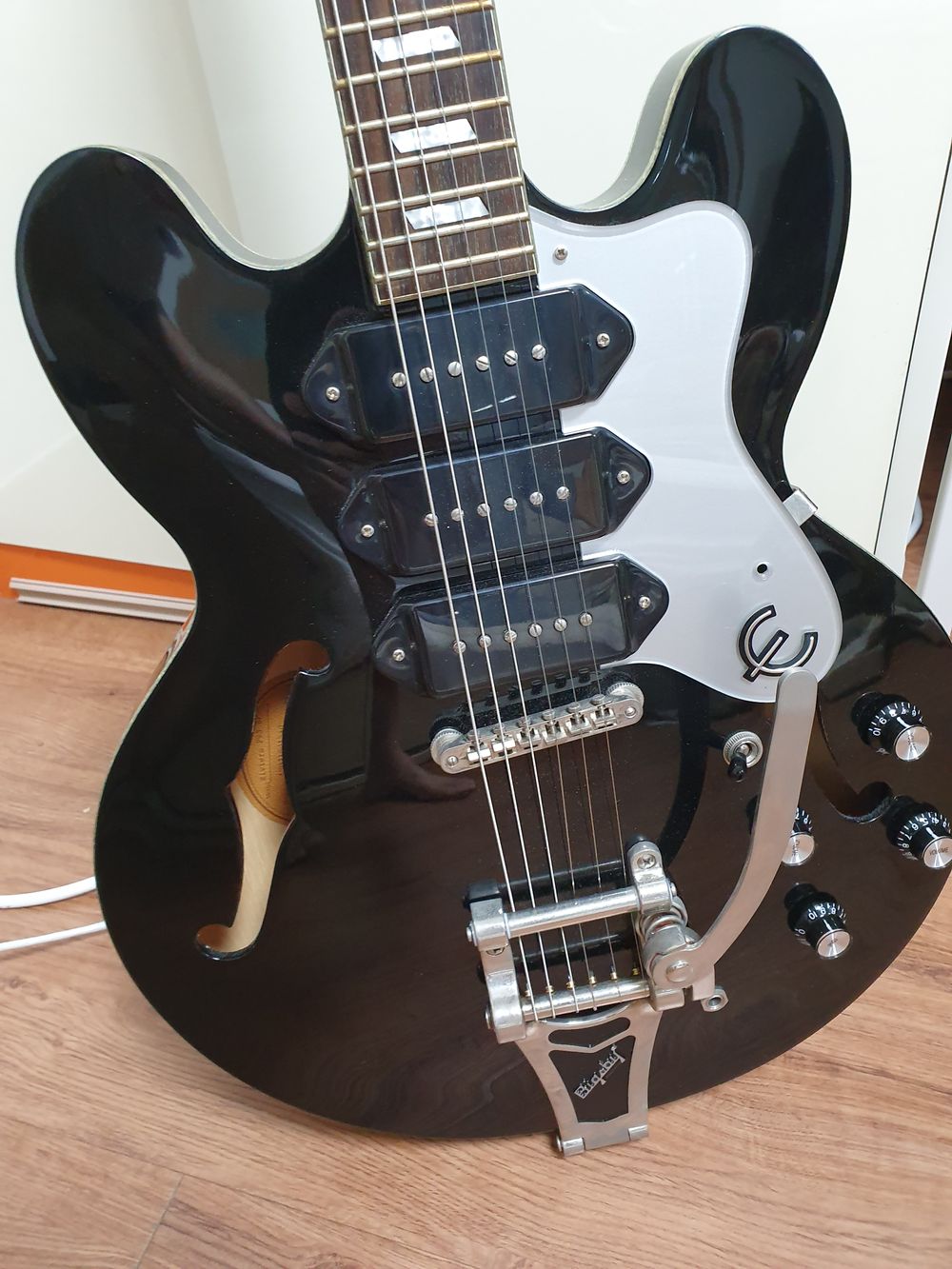 Epiphone riviera custom p93 black royale 팝니다 | 중고악기 뮬