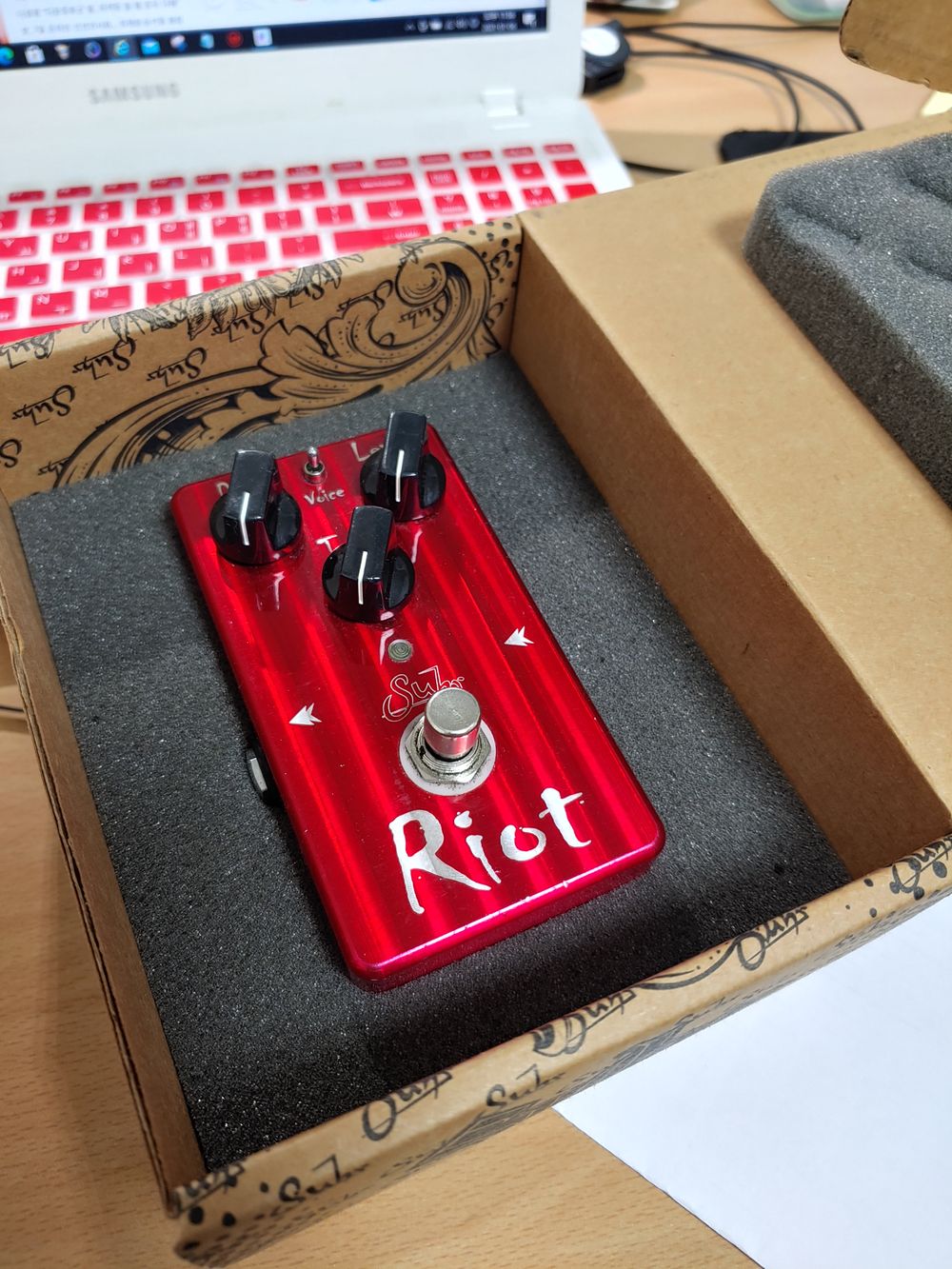 써 라이엇 크림슨 레드 (suhr riot crimson red) | 중고악기 뮬