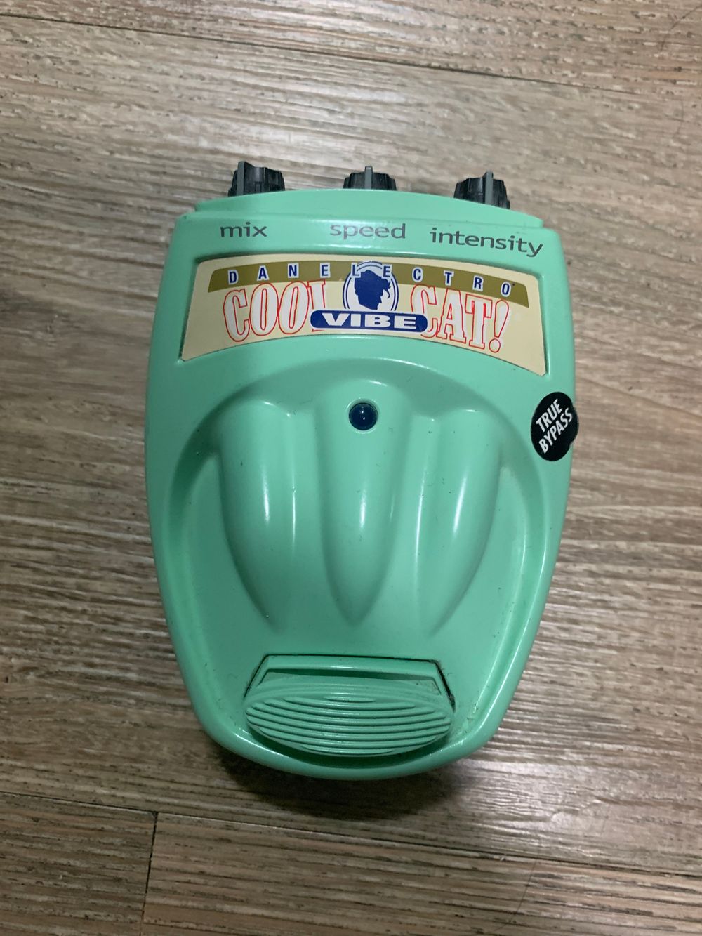 Danelectro cool cat vibe 댄일렉트로 바이브 이텍터 팝니다. 중고악기 뮬