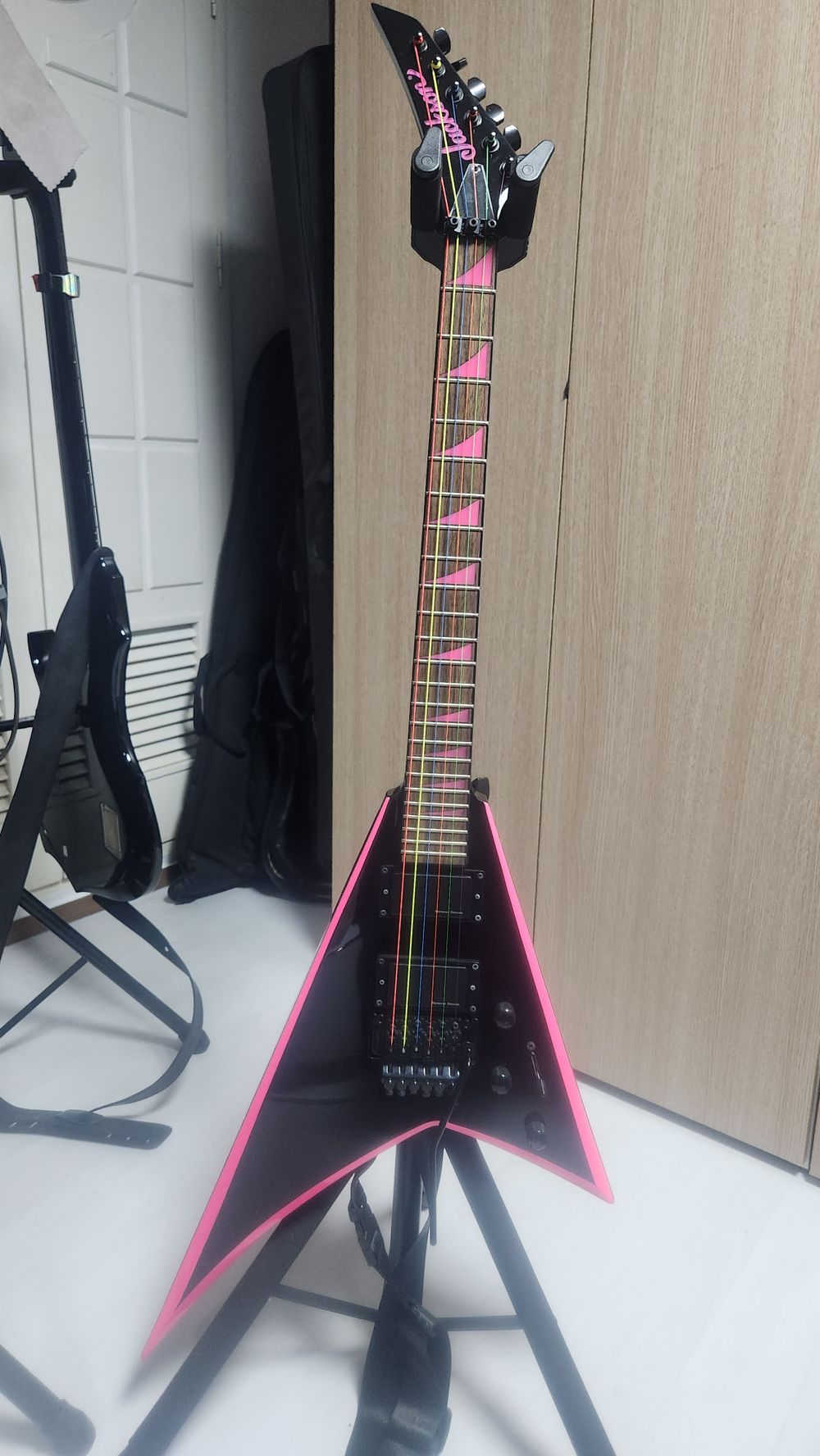 [팝니다] Jackson - X Series Rhoads RRX24 / 잭슨(Black with Neon Pink Bevels ...